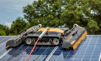floating solar panels cleaning with robot